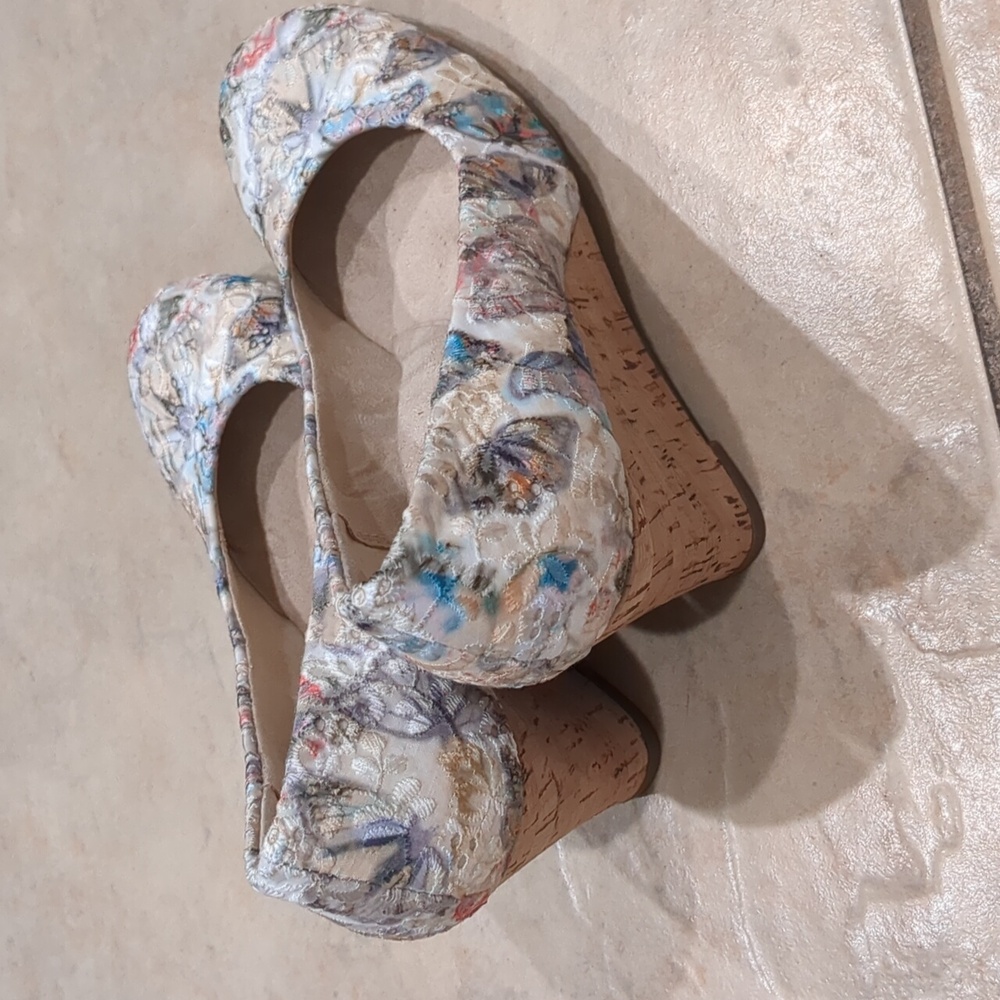Aerosoles Multi Color Floral Cork Wedge Shoes Padded Comfort Size 6 NWOT - Picture 3 of 6